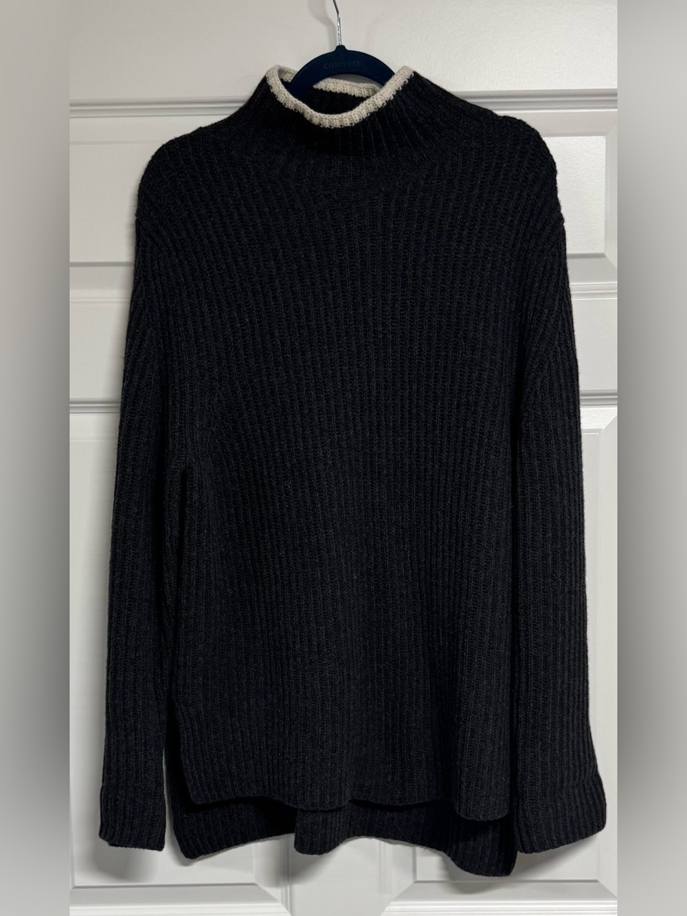 Theory Karena Charcoal Ribbed Turtleneck Sweater with Cream Trim L Wool Cashmere